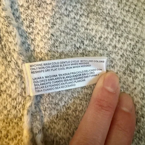 Very Warm Hooded Cardigan - Picture 9 of 10